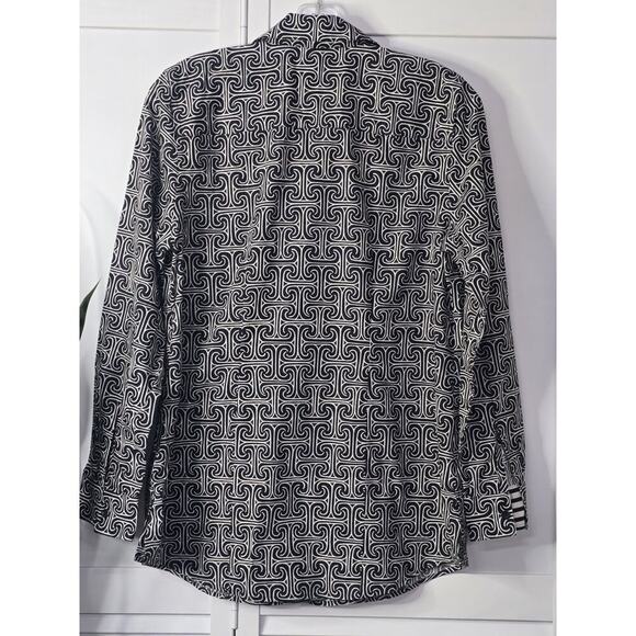 Chico's Non-Iron Button Front Blouse Long Sleeves White Black Geo Print Size 0 - Picture 5 of 5